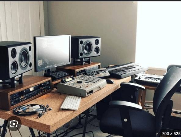 Musician seeks Small Space for Project Studio 1