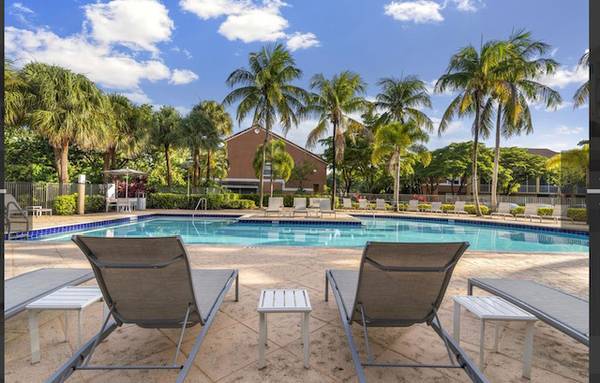 $2,750 / 2br - 2/2 TOWNHOUSE - LOW MOVE IN $$- GARAGE -REMODELED- GATED- WASHER/DRYER (Boca Raton)64049276152321124