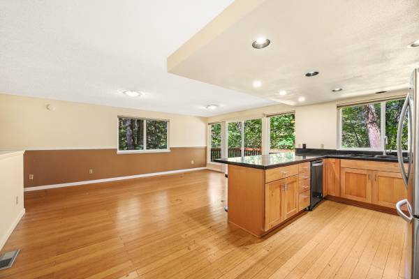 $1,286,000 / 4br - 2190ft2 - Like Living in a Treehouse in the city.... with possible ADU (Cougar Hills)63866941712641123