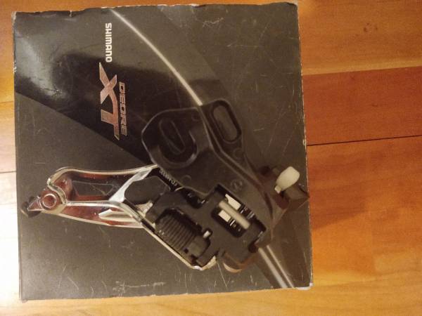 (Nuevo) Desviador delantero Xt NIB - $20 (Seattle)63471322608387121
