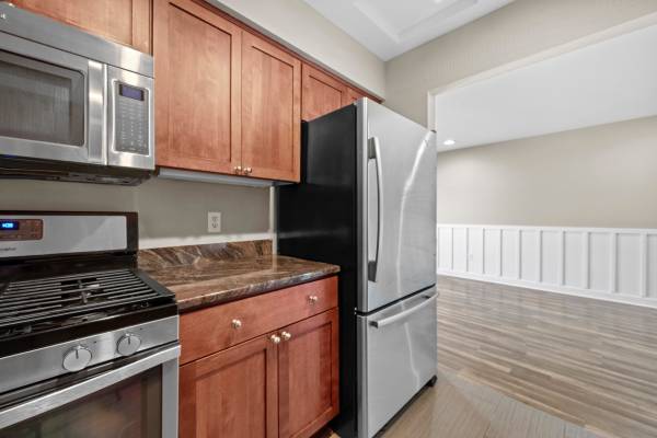 $2,195 / 3br - Royal Oak- Beautiful 3 Bedroom 2 Bath Unit Available Now! (Royal Oak)63926726345347121