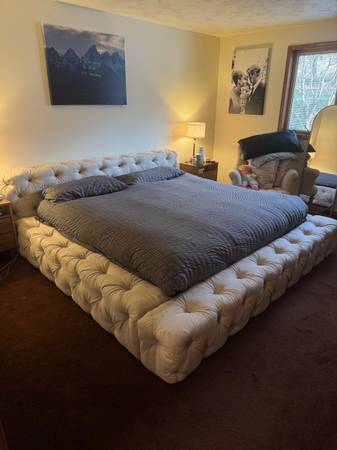 Restoration Hardware Soho Tufted Fabric Platform Bed King size 1