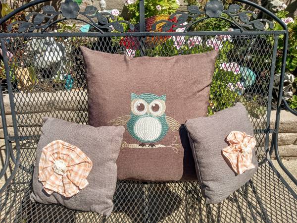 BRAND NEW DOWN FILLED OWL ACCENT PILLOW WITH 2 SMALLER PILLOWS 1