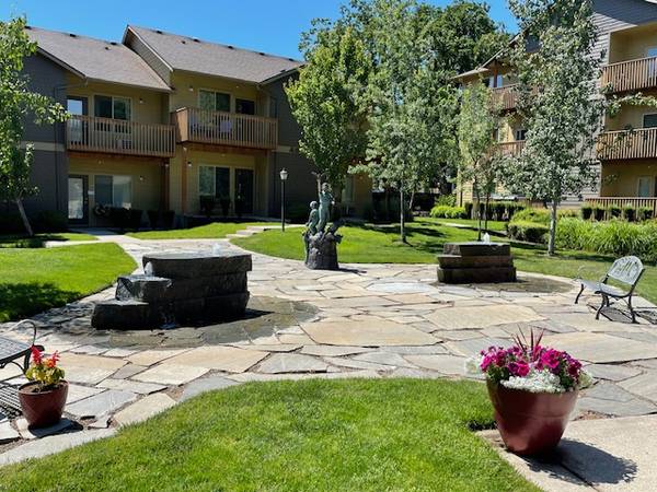 $2,025 / 2br - 1350ft2 - Luxurious 1350 sq ft Townhouse in South Salem (Salem)63660412492803120
