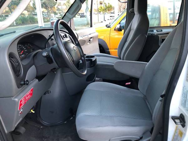 2008 Ford E350 - Photo 6