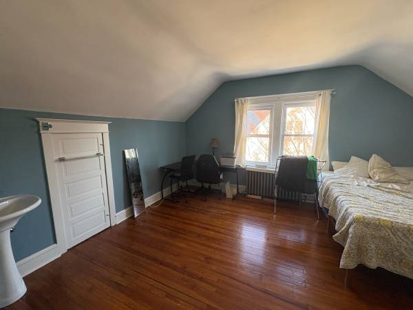 Large bedroom available March 1 1