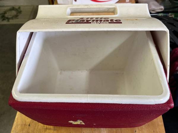 Small Igloo cooler 1
