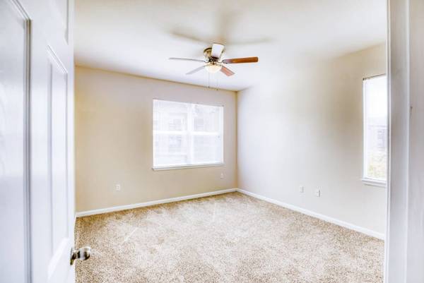 $2,287 / 3br - 1257ft2 - On-Site Maintenance, Patio/Balcony, Off Street Parking (15611 E Jamison Dr, Englewood, CO)63973360146562123