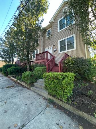 $950.00 / 3br - 1462ft2 - ONE 205 SQ. FT. BEDROOM FOR RENT Only - this listing is for a single b64002993269890122