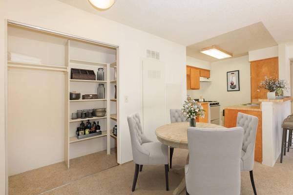 $2,469 / 2br - 860ft2 - 2/bd, Two Refreshing Swimming Pools, Located in Canyon Country (26741 N. Isabella Pkwy, Canyon Country, CA)63953071043458121