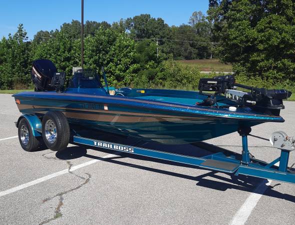 1995 RAGIN CAJUN BASS BOAT 1