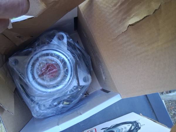 new  2 hub assembys fits  F150 04/2010 1