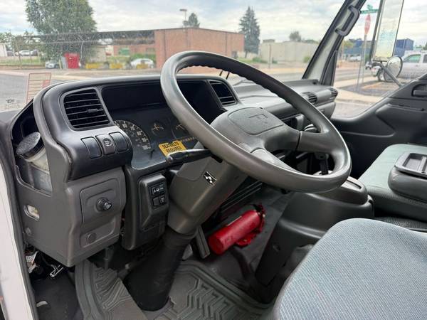 2004 GMC W4500 15ft - Photo 12