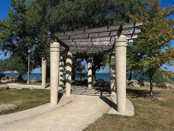 $550 / 2br - private room in SE Rogers Park apt (West Albion Avenue, North Side, Chicago, IL)63959878134274120