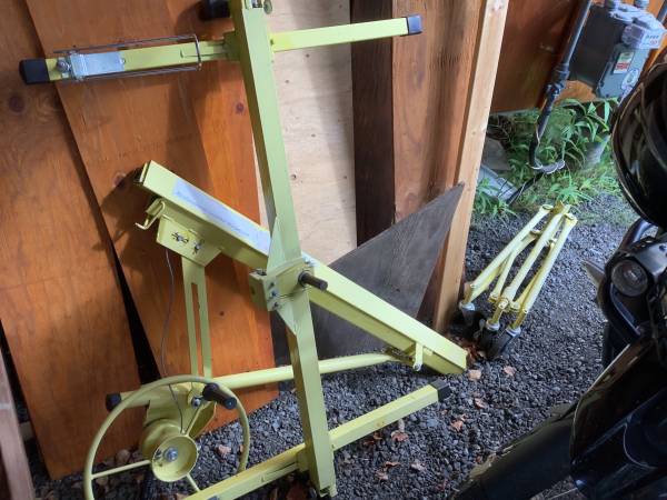 Sheet rock or plywood lift 1