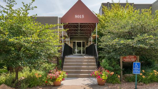 $1,775 / 2br - 976ft2 - 2/BD 1/BA, Servicio Platino, Parrilla para BBQ en la Terraza Comunitaria (8015 36th Ave N, New Hope, MN)63990232099842122