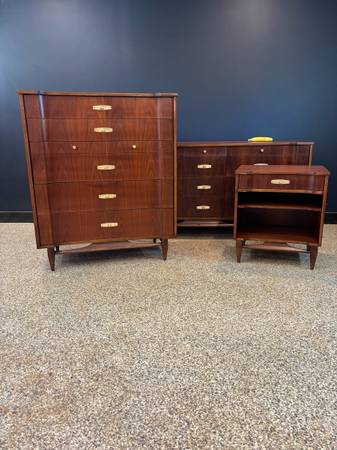 Restored three piece Mid Century Modern MCM walnut bedroom set 1