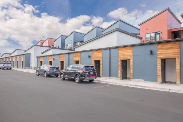 $2,687 / 2br - 1324ft2 - Vida urbana con estilo cerca de senderos verdes y huertos comunitarios 🌿 (9425 Twenty Mile Rd, Parker, CO)63771721612801122
