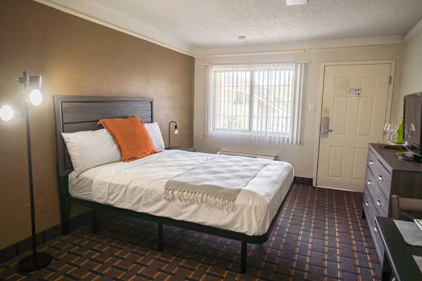 Studio, Free Utilities, Flat Screen TVs 1