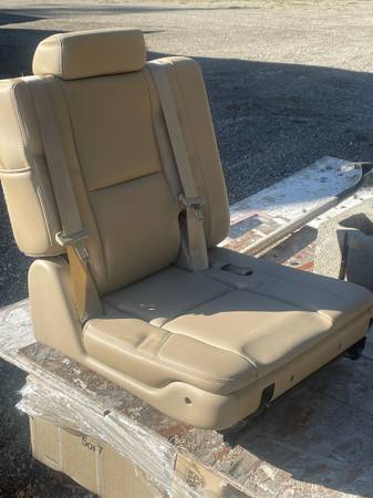 Seats 1