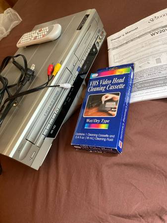 SV2000DVD Recorder W/Video Cassette Recorder WV20VS Mint Condition 1