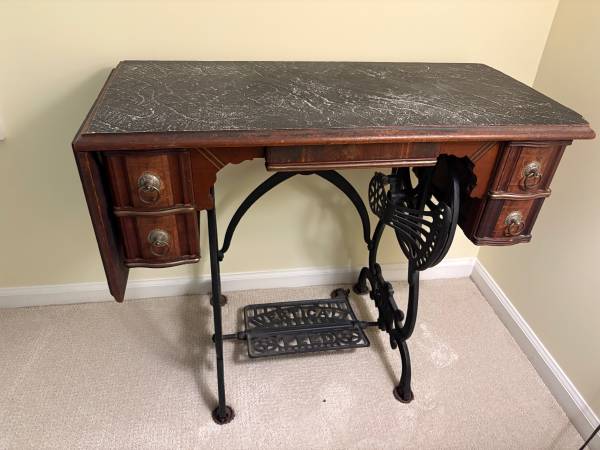 Antique Sewing Machine Table w/ cast iron Treadle 1
