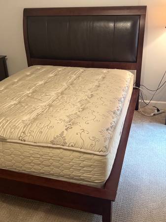 Solid wood platform Bed - Queen 1