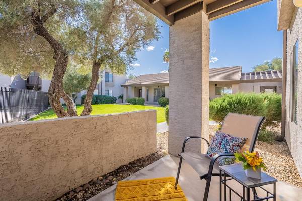 $1,090 / 1br - 520ft2 - Outdoor Cooking Areas, Private Patios and Balconies, A Must See (2122 West Butler Drive)64024998215682122
