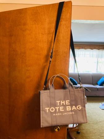 Mark Jacobs, the tote bag 1