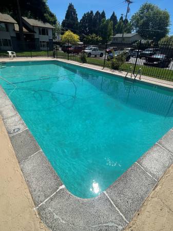 $1,390 / 2br - 850ft2 - ***1/2 1st Months Rent *** Spacious 2 bedroom at Silver Lea Apartments (Eugene)63373543897219122