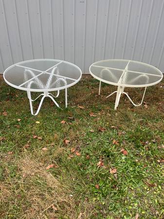 ROUND GLASS TOPPATIO TABLES 1