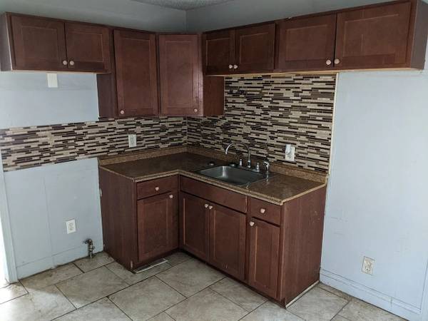 $750 / 2br - 1200ft2 - Below Market Price!! Move In Ready!!!64018940498050121
