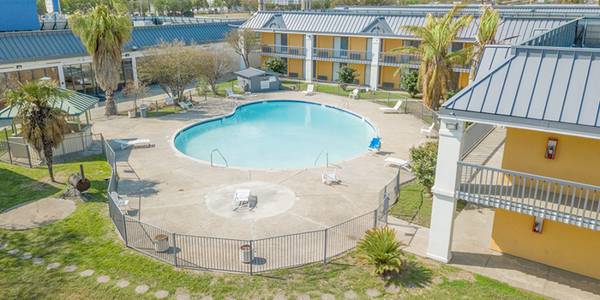 Easy freeway access, Large studio apartments 1