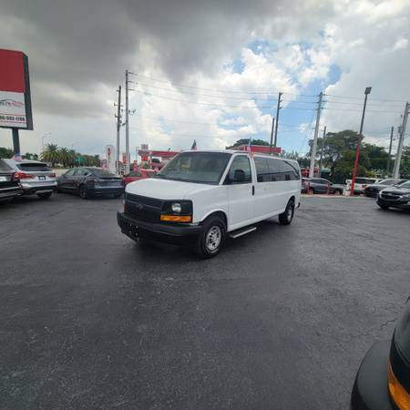 2017 Chevrolet Express 3500 Van de pasajeros LT 1LT EL TRANSPORTISTA - $12,995 (7862340220 LEO)63489602584577122