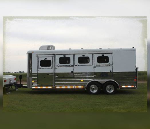4 Horse Trailer 1