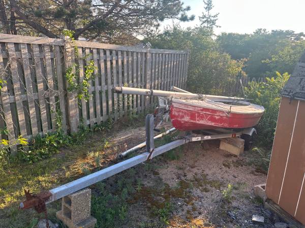 14’ Sloop with galvanized trailer -Free 1