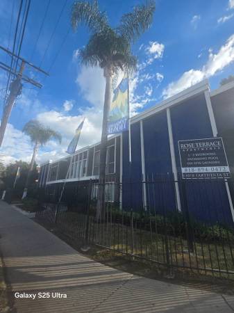 Spacious Apartment in North Hills 2-Bedroom 2-Bathrooms 1