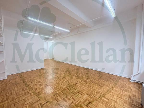 $2,900 / 863ft2 - Clean Office Space - Garment District - Big, Bright, South Facing Wind (Midtown West)63689608668163123
