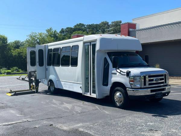 2016 Ford E450 Super Duty Cutaway - $20,000 (Norfolk)63470409892097121
