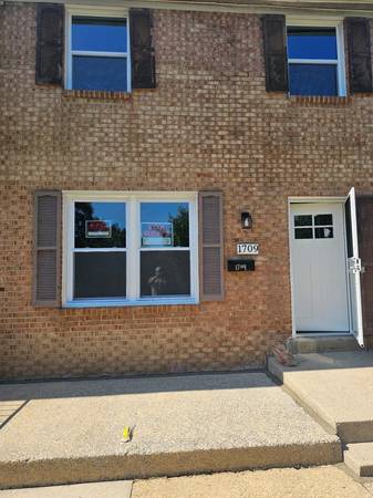 2 level spacious remodeled Townhouse SECTION 8 WELCOME 1