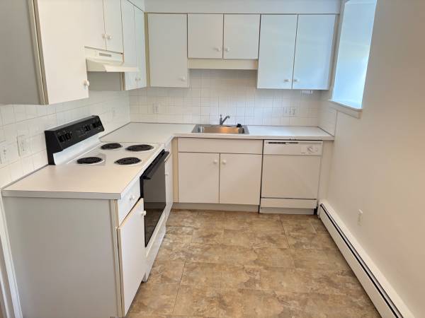 $2,750 / 2br - ☀️NO LAST - NO SEC - NO FEE || NEWTON CORNER 2 BED || HEAT/HW/PRKG ☀️ (NEWTON)63996405950338122