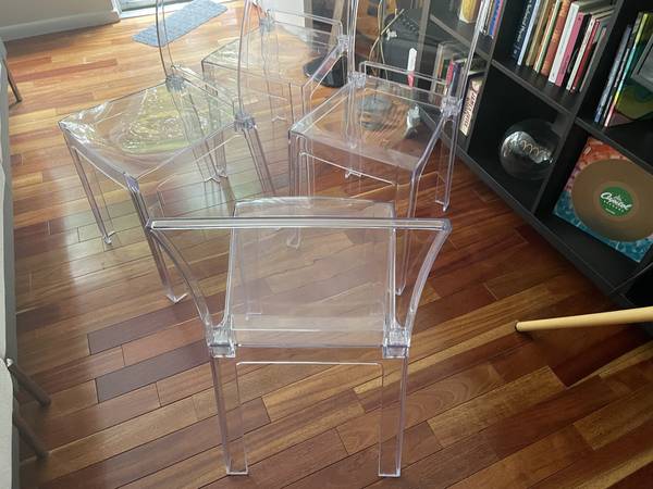 Transparent ghost dining chairs x4, new unused 1