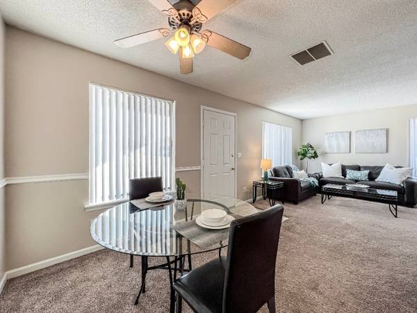 $1,250 / 2br - 920ft2 - 2nd Floor with Balcony & Washer/Dryer (** $99 Deposit **)63815083266817124