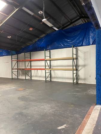 $5,300 / 3800ft2 - FOR LEASE - COMMERCIAL WAREHOUSE WITH BATHROOM AVAILABLE (bayview)63850426734723123