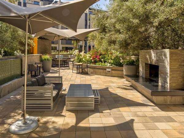 $4,110 / 1br - 780ft2 - Boutique Living: Stunning 1 BR with Soaring Ceilings & Designer Touch (san jose west)63861102258945121