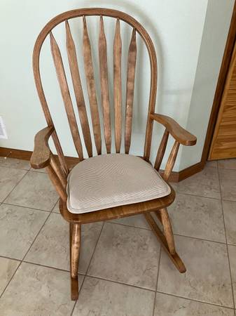 Oak rocking chair 1