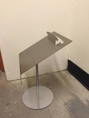 Shoe display stand.......G 129 1