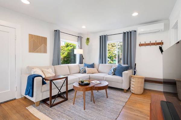 $4000.00 / 2br - 1140ft2 - 811 NE 63rd St, Seattle, WA 98115 #13964031134723969122