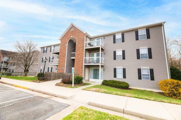 $1,950 / 2br - 956ft2 - 2B/2B, Pagos en línea, Pisos de lujo tipo tablón (13940 Longwood Manor Ct, Woodbridge, VA)63779668108291122