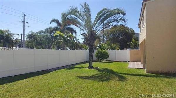 $2,650 / 2br - 1320ft2 - 2B/2.5 Townhome with Fenced Backyard. (Fort Lauderdale)63906441296003120